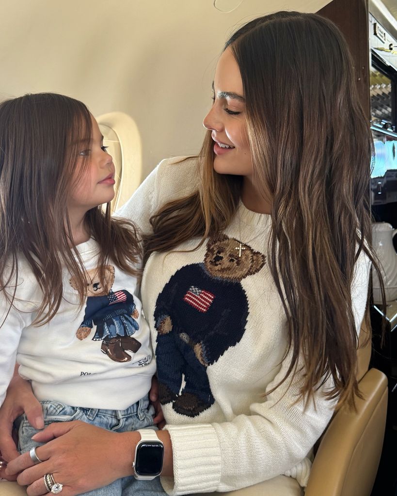 Ximena Navarrete y su hija