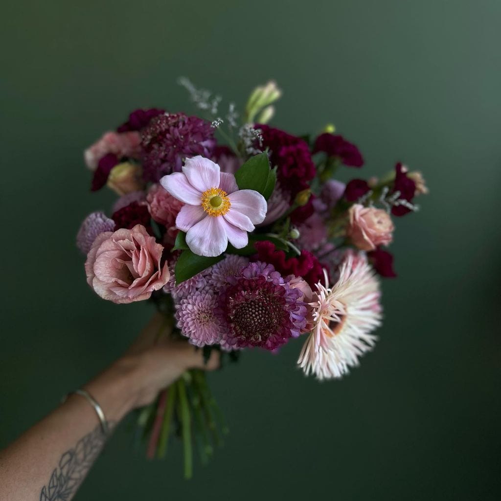 Ramo de novia de septiembre anémonas