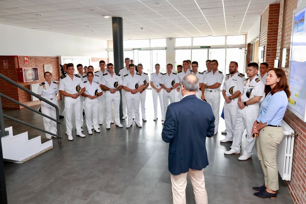 La princesa Leonor durante su instrucción en salvamento