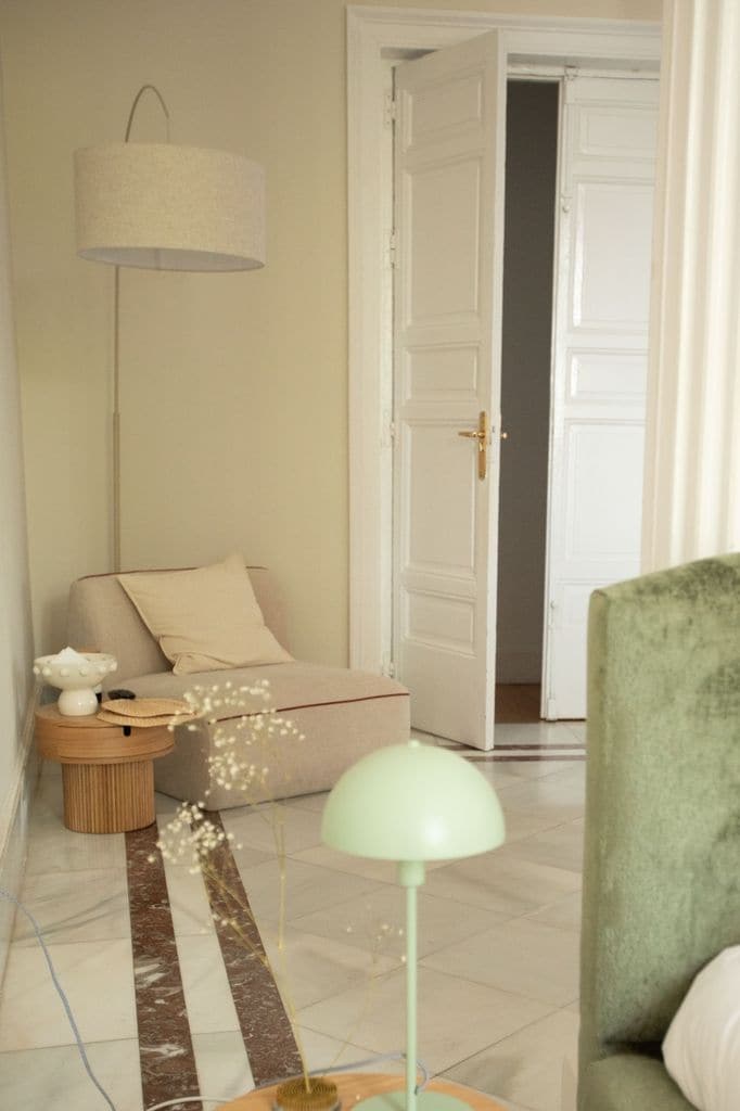 Rincón de lectura en dormitorio