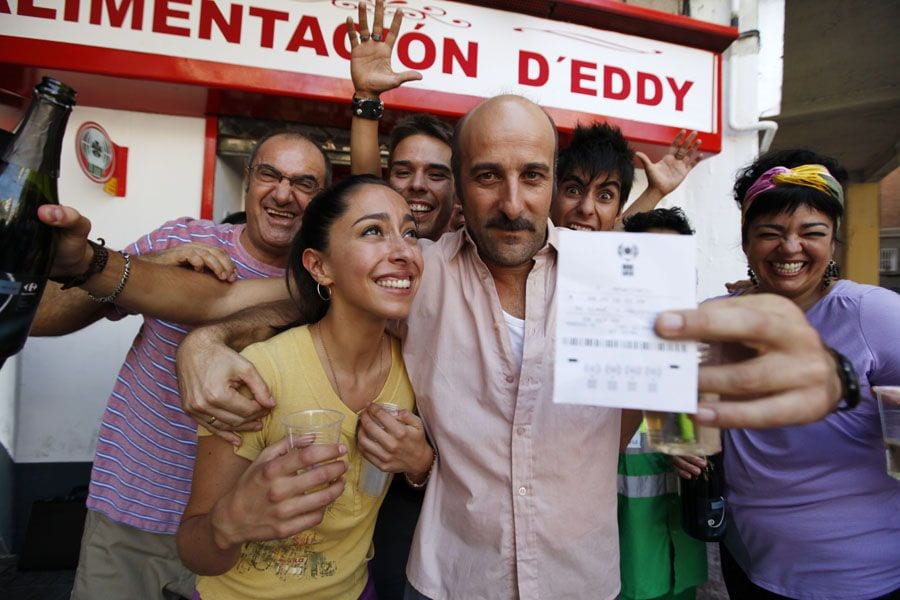 Lo que comienza como un sueño para humilde fmailia al ganar la lotería, se acaba convierirendo en una pesadilla con la que no contaban