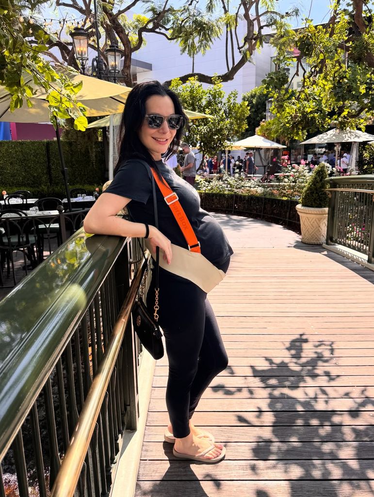 Martha Higareda dejó ver cómo ha llevado el peso de su pancita