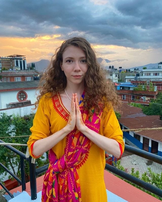 Así es Ece Yüksel, la joven intérprete de 'Secretos de familia'