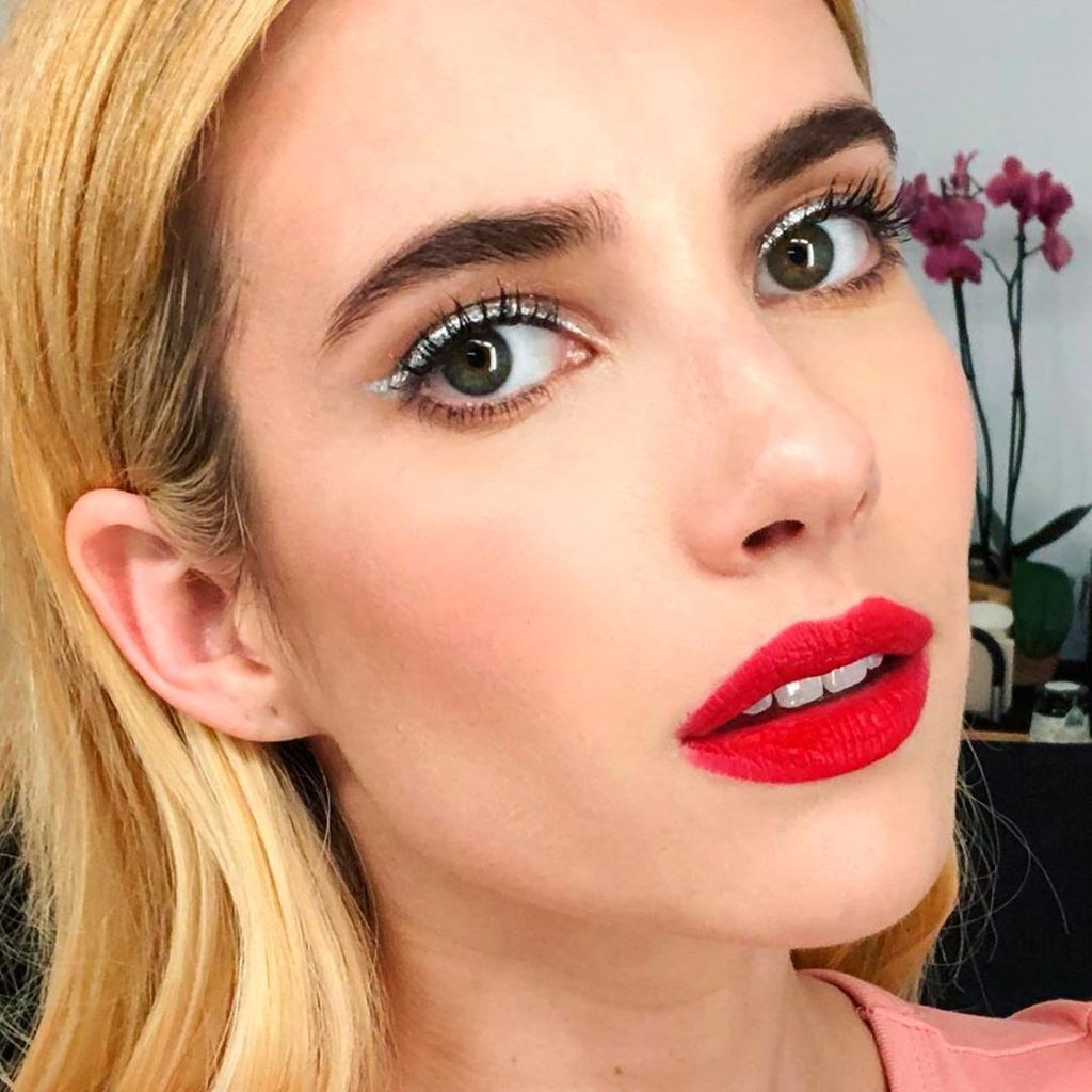 emma roberts presume ojos metalizados