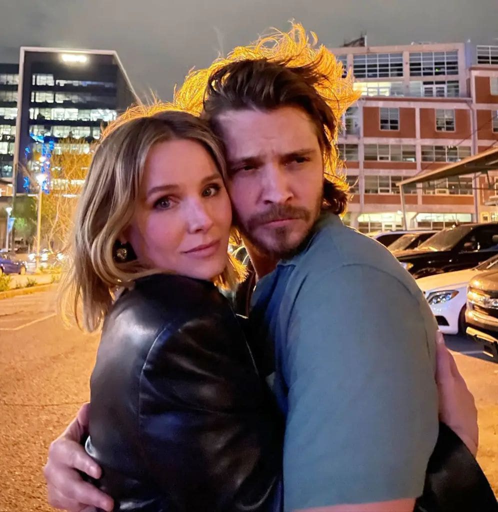 Kristen Bell junto a Luke Grimes, protagonista de 'Yellowstone'