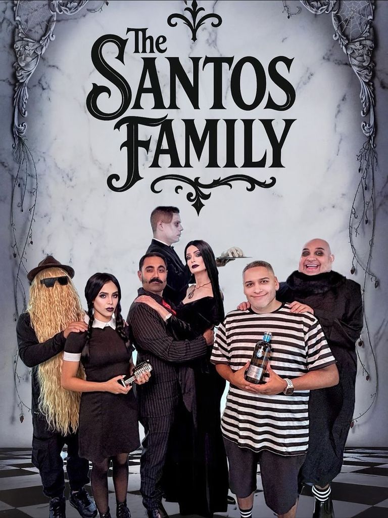 Dayanara Torres se volvió a disfrazar, ahora como Morticia, para el show de Enrique Santos