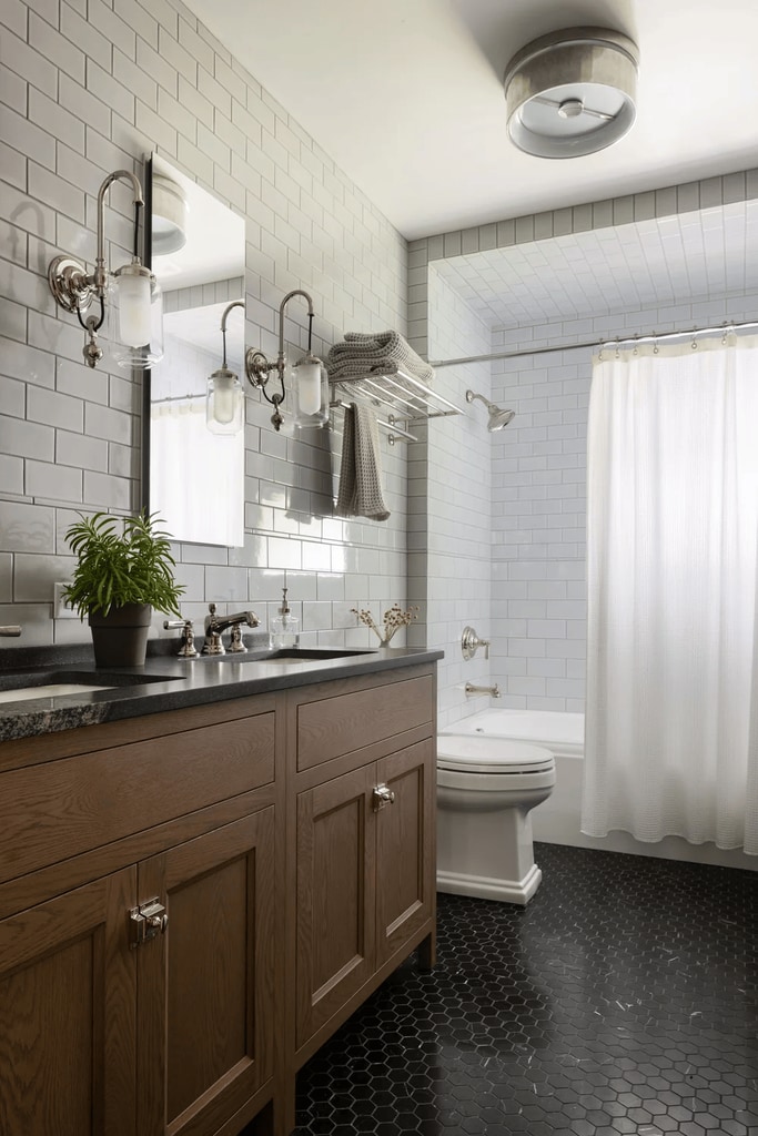 Baño con cortina de ducha