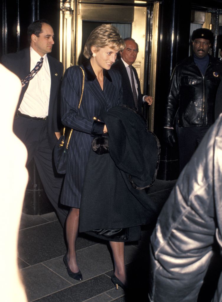 Lady Di saliendo del hotel Carlyle en Nueva York