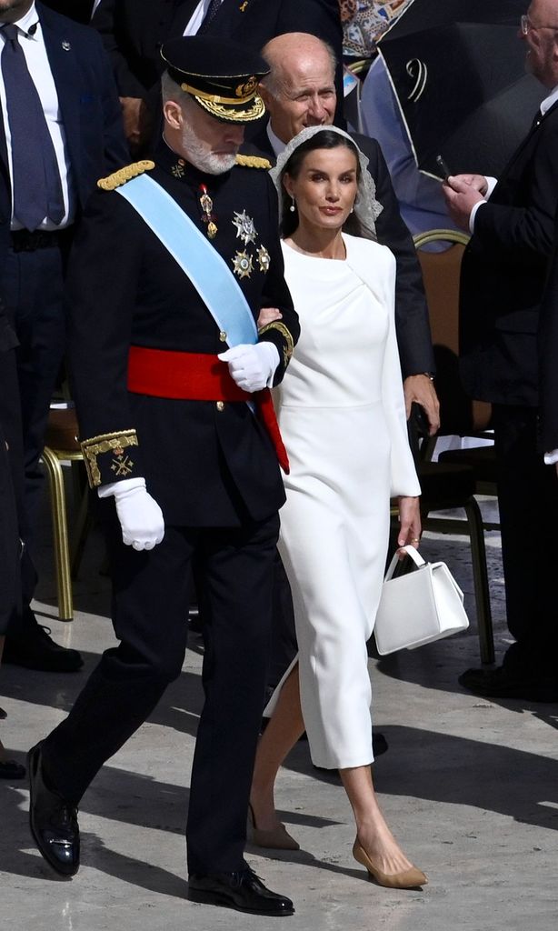 La reina Letizia cierra el círculo en su tercer acto con el Papa rescatando el simbólico vestido que lo vio convertirse en Santo Padre