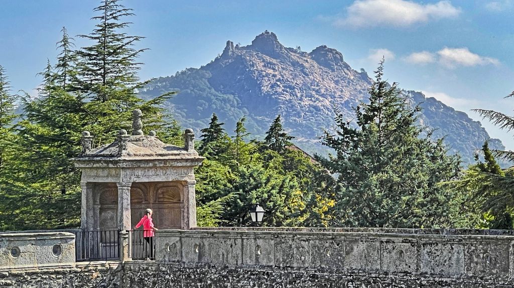 Peña Muñana, vista desde los jardines del palacio de Villena, Cadalso de los Vidrios, Madrid