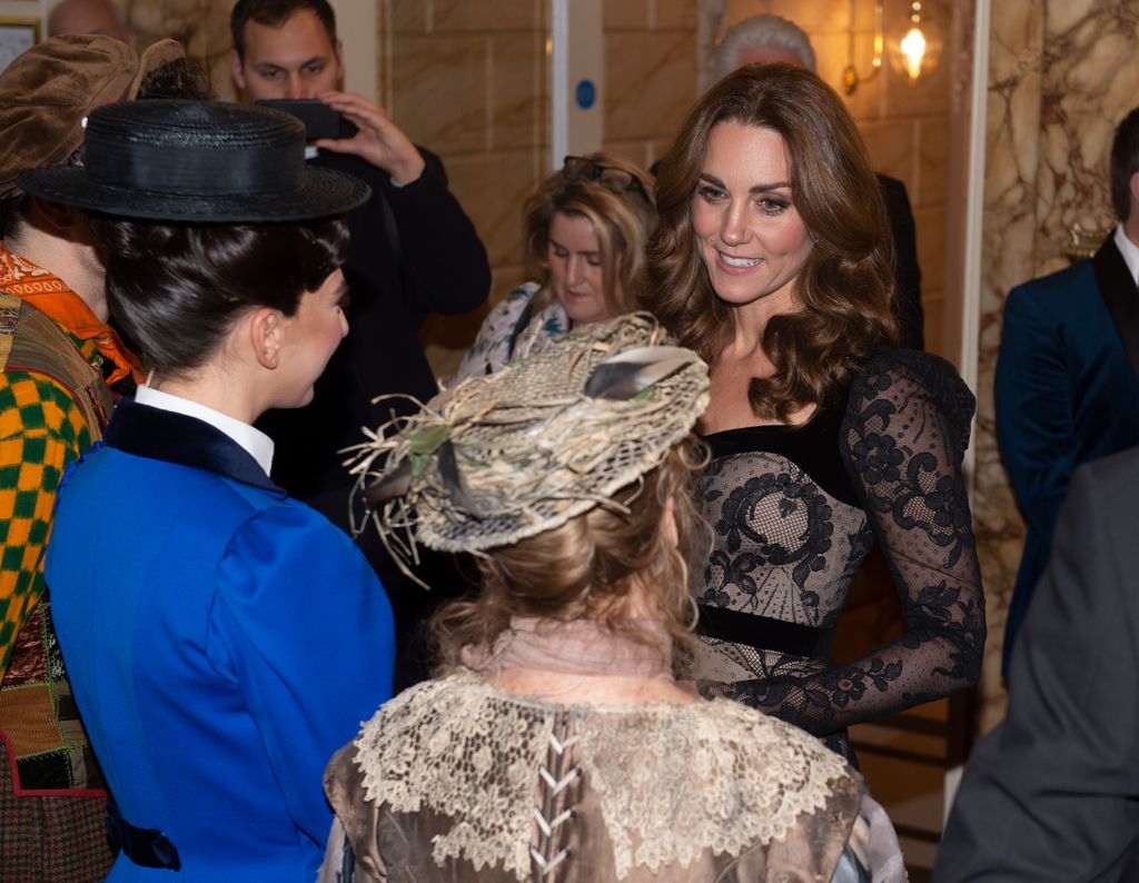 Kate Middleton con el elenco de Mary Poppins en Londres en 2019