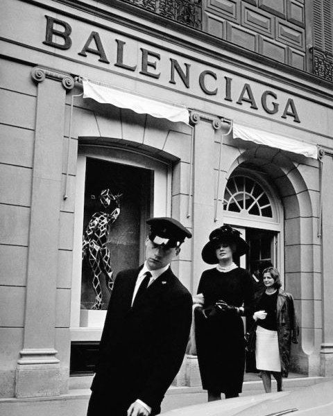 Fachada de la boutique de Cristóbal Balenciaga en París