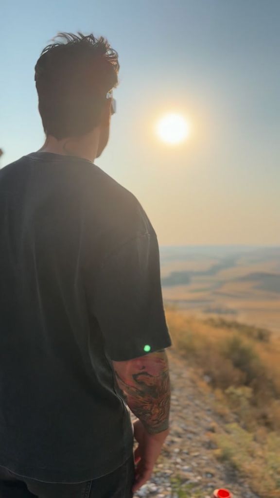 Diego Matamoros apreciando el eclipse del pasado 12 de agosto