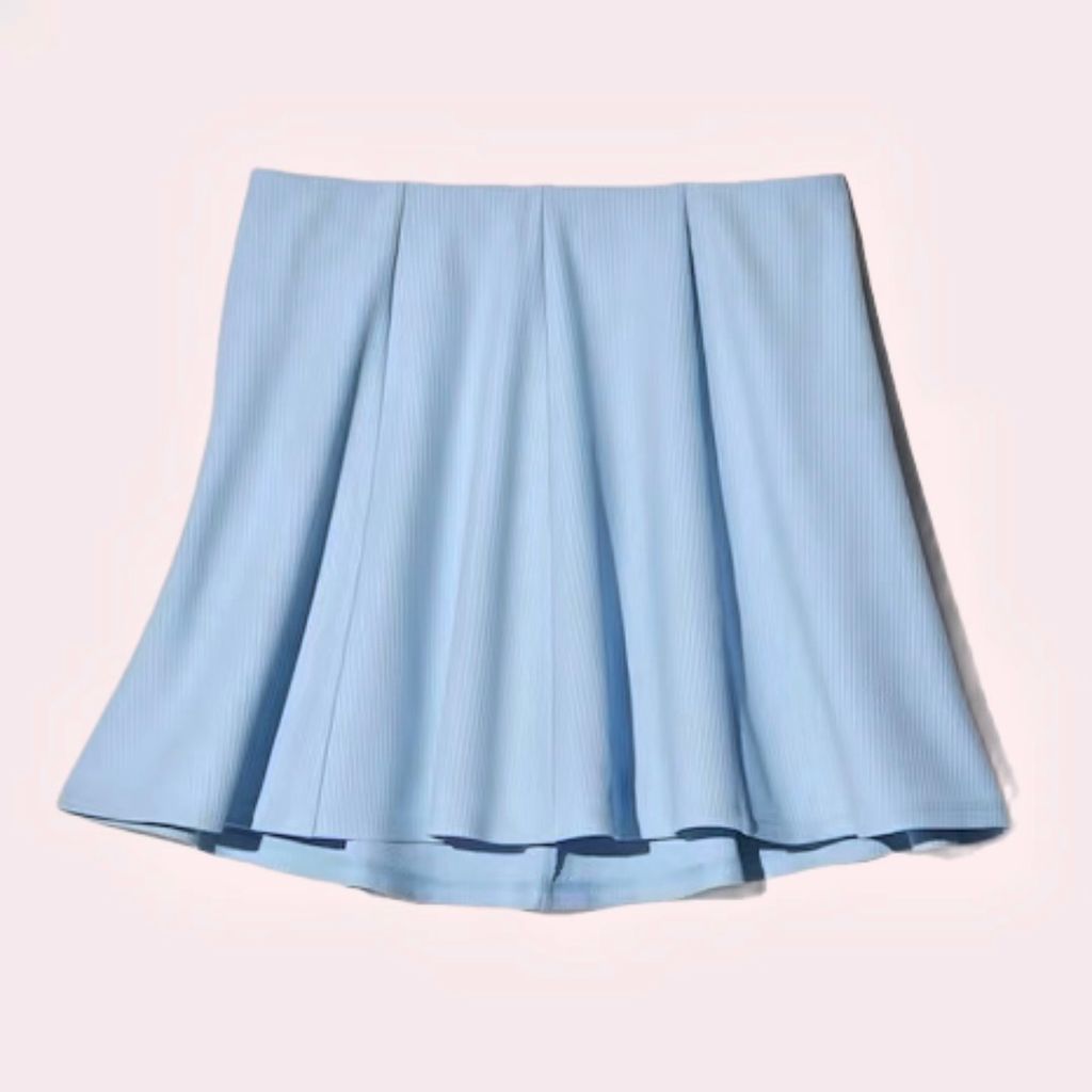 Falda deportiva azul bebé de Uniqlo