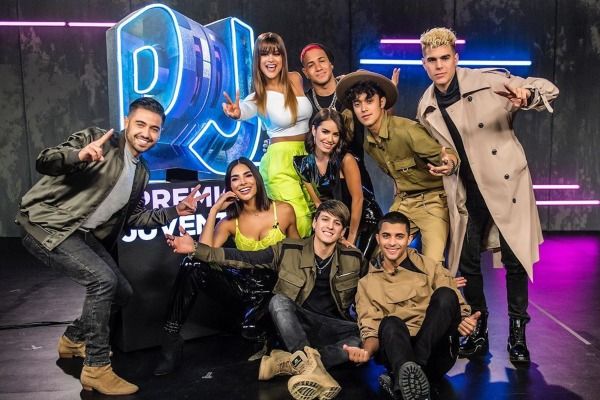 premios-juventud-host2