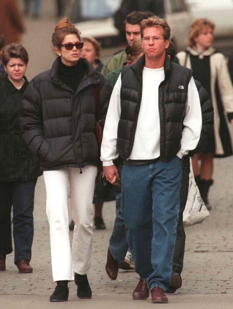 Cindy Crawford y Val Kilmer en 1996, en Moscú