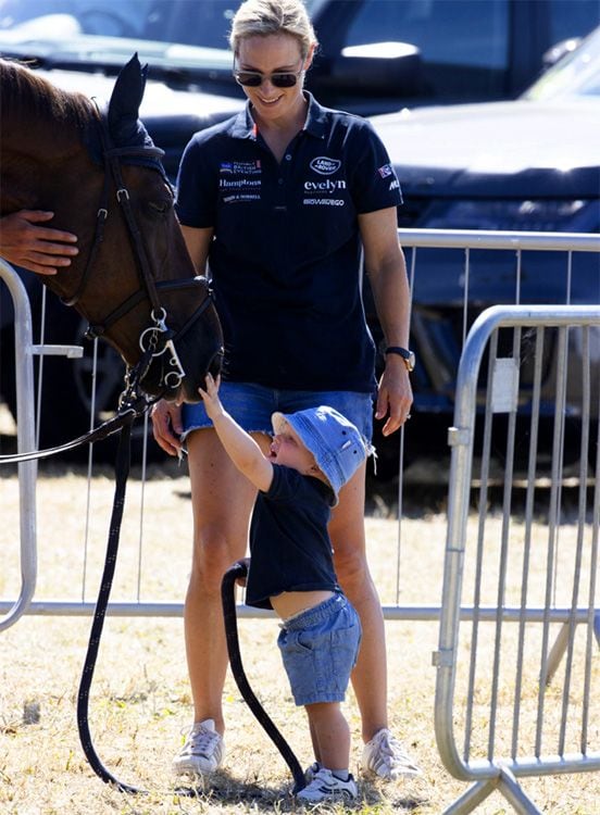 Zara Tindall y su hijo Lucas
