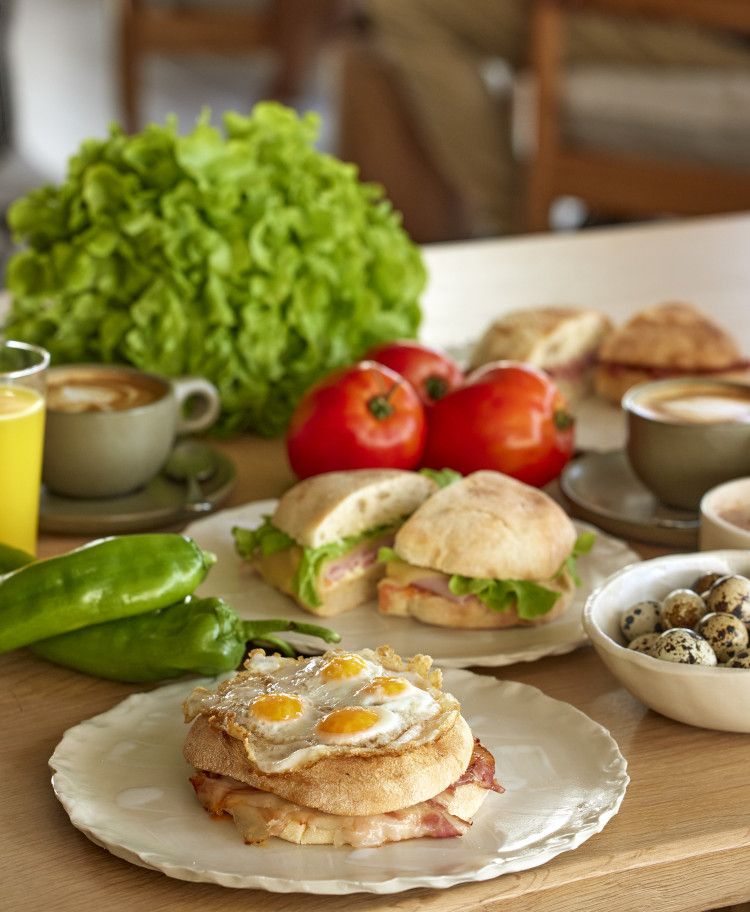 Pitufos y molletes para empezar el día