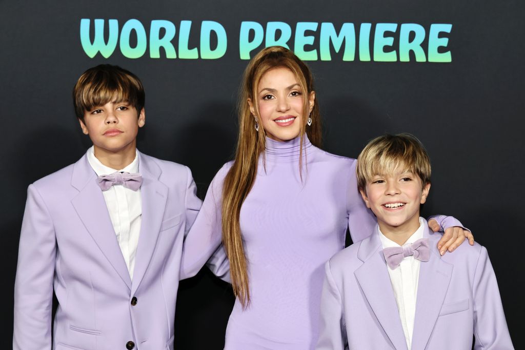 Shakira con sus hijos Milan y Sasha en la premier de "Zootopia 2".