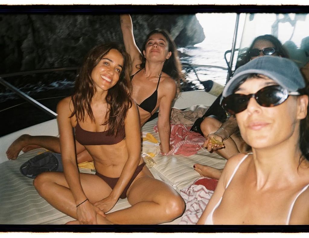 Anna Castillo, Macarena García, Claudia Traisac y Belén Cuesta durante un viaje 
