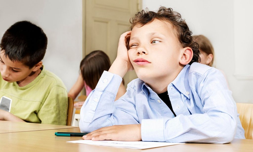 Niño aburrido