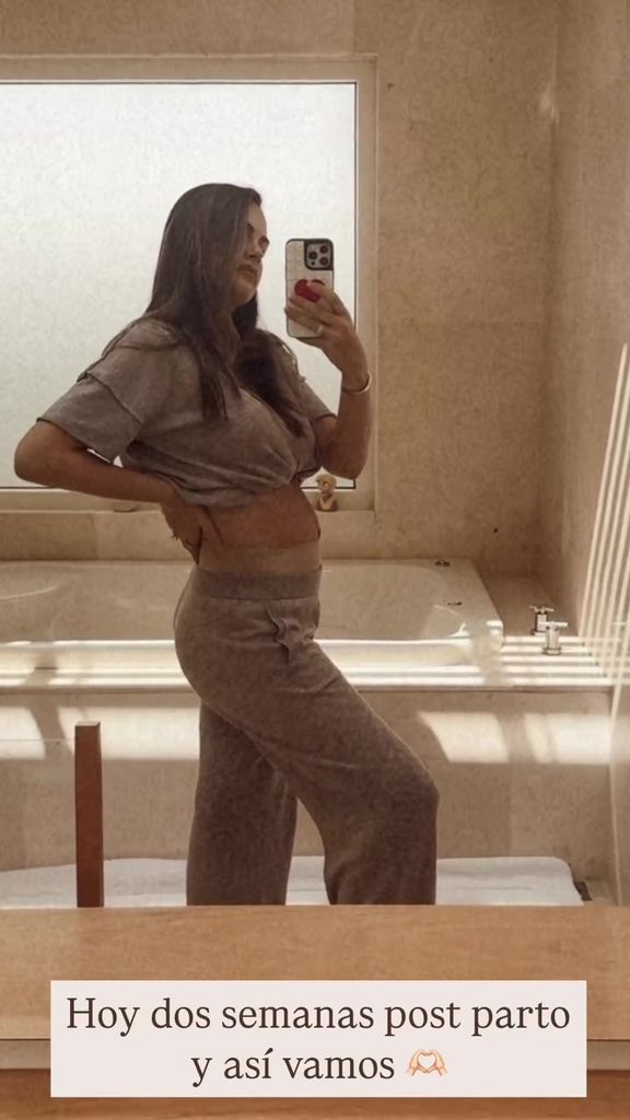 Ximena Navarrete mostró su figura postparto a dos semanas del nacimiento de Santiago.