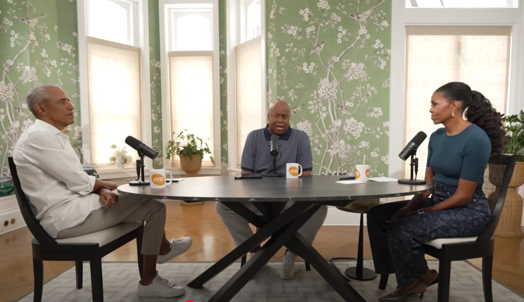 Barack y Michelle Obama bromearon en su encuentro en IMO, el podcast de la exprimera dama.