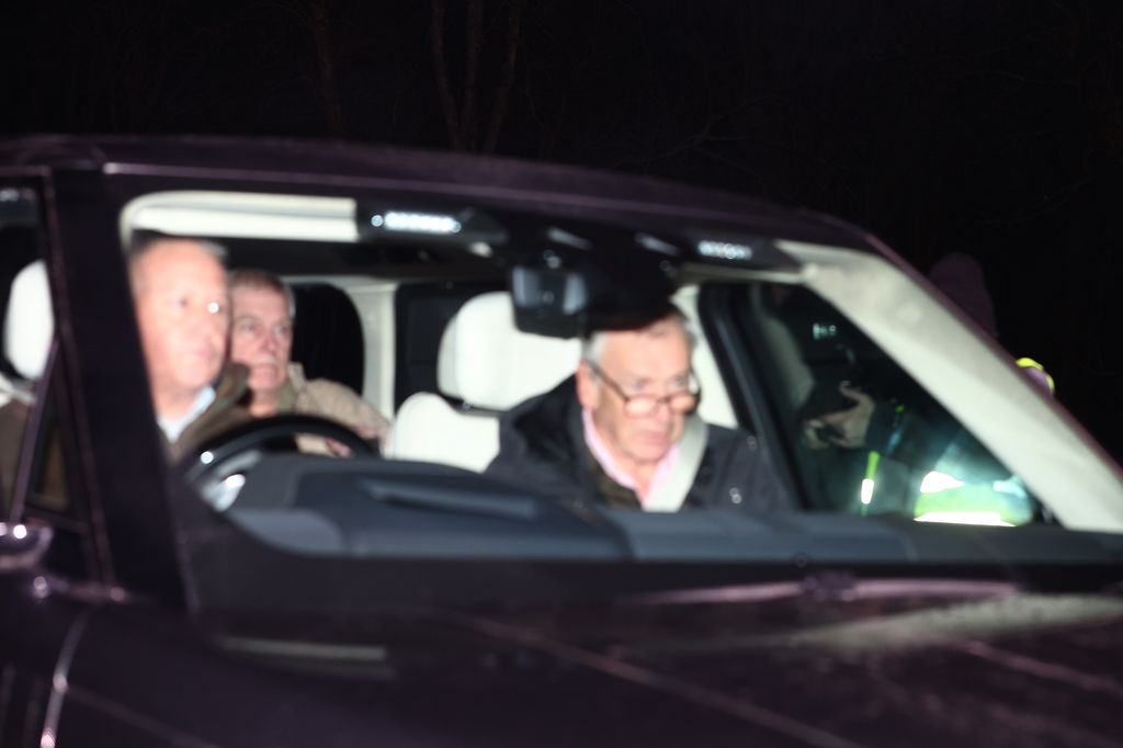 Andrew Mountbatten-Windsor fue visto saliendo tras ser puesto en libertad