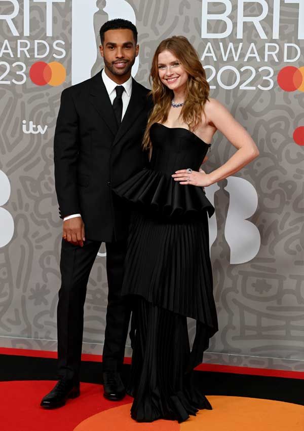 Brit Awards Camille Razat y Lucien Laviscount