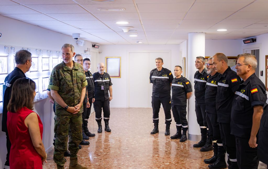 Felipe VI visita el Cuartel General de la Unidad Militar de Emergencias (UME), en la Base Aérea de Torrejón