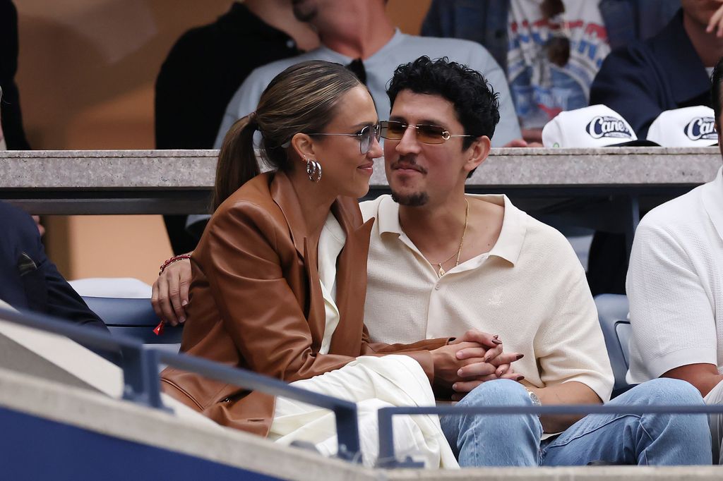  Jessica Alba y Danny Ramírez se drjaron ver felices y enamorados en el US Open.