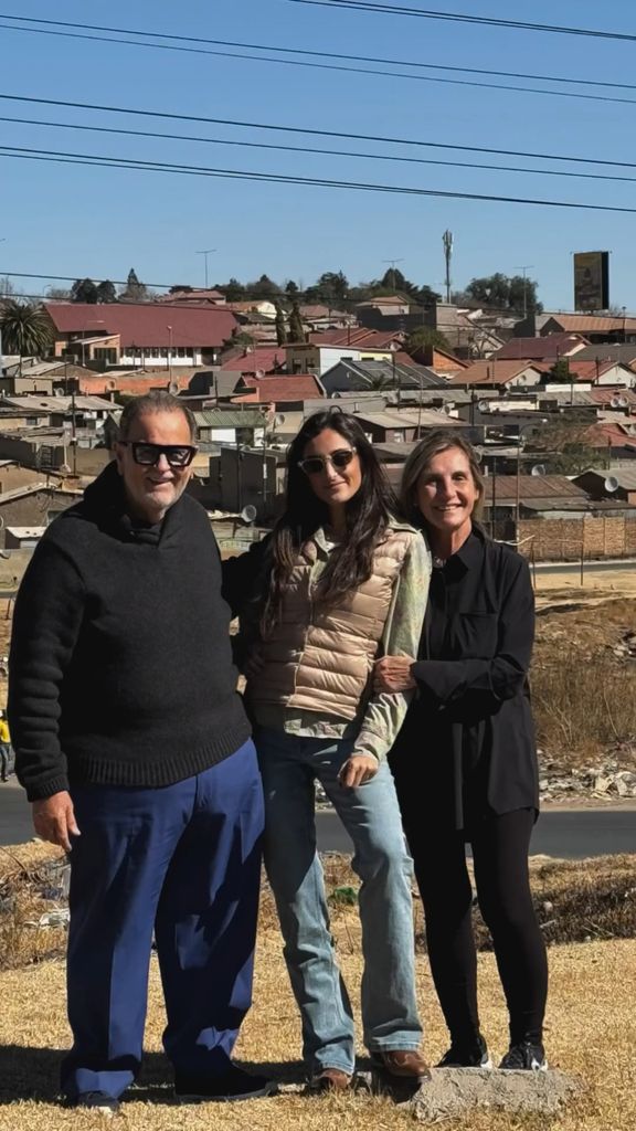 Raúl de Molina junto a su esposa Mily y su hija Mia