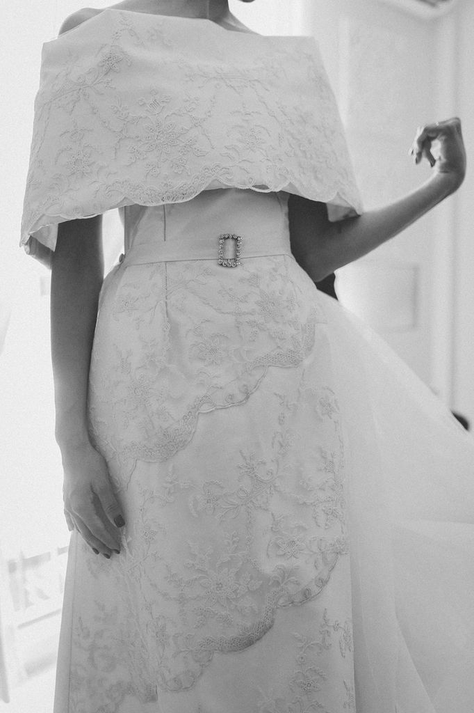 La boda de María con look de encaje de Manuel Zerpa