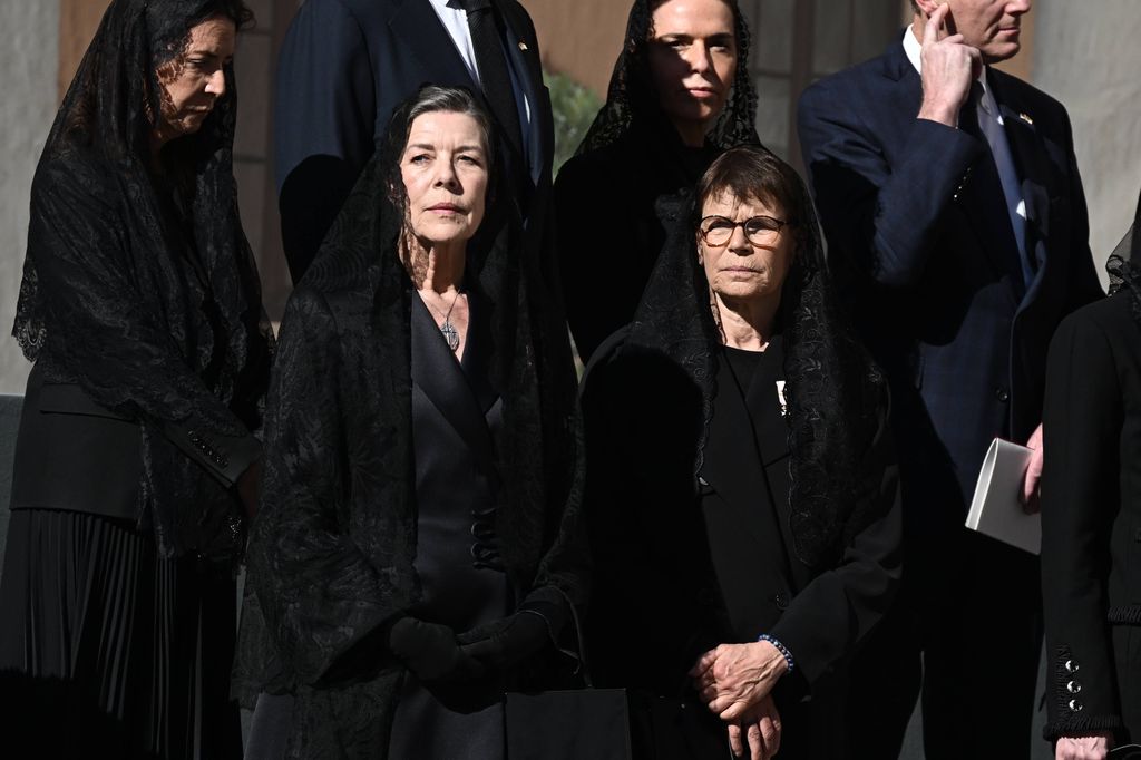 Carolina y Estefanía de Mónaco durante la visita del Papa al Principado