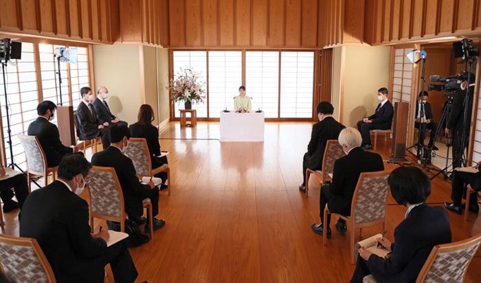 Aiko de Japón ofreciendo su primera rueda de prensa con motivo de su mayoría de edad 