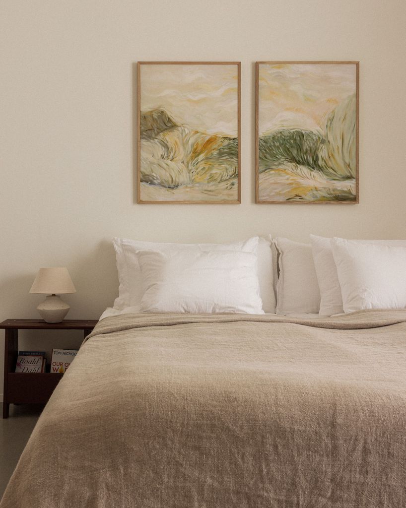 Cuadros sobre la cama