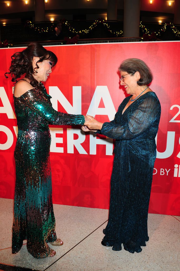 Mimi Succar, ganadora del Latin Grammy; junto a la alcaldesa de Miami-Dade, Daniella Levine Cava 