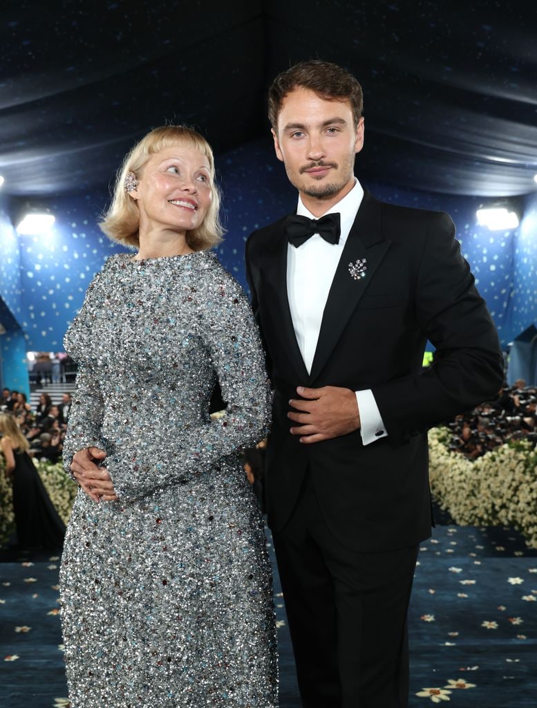 Amela Anderson and Brandon Thomas Lee Attend the 2025 Met Gala