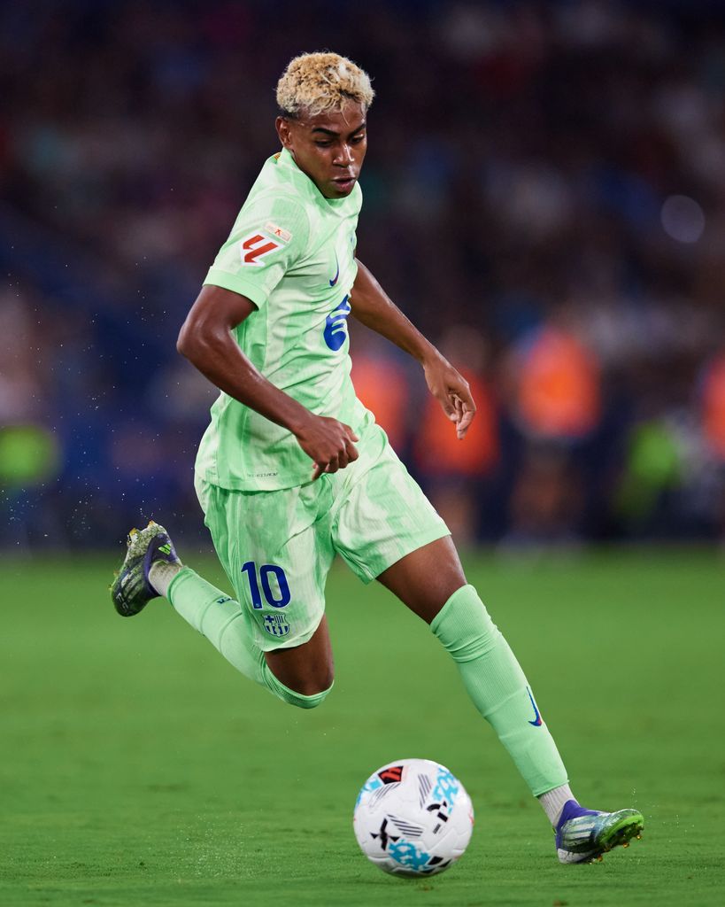 Lamine Yamal en acción durante LaLiga EA Sports en un partido del Levante y el FC Barcelona en Valencia, el pasado 23 de agosto.