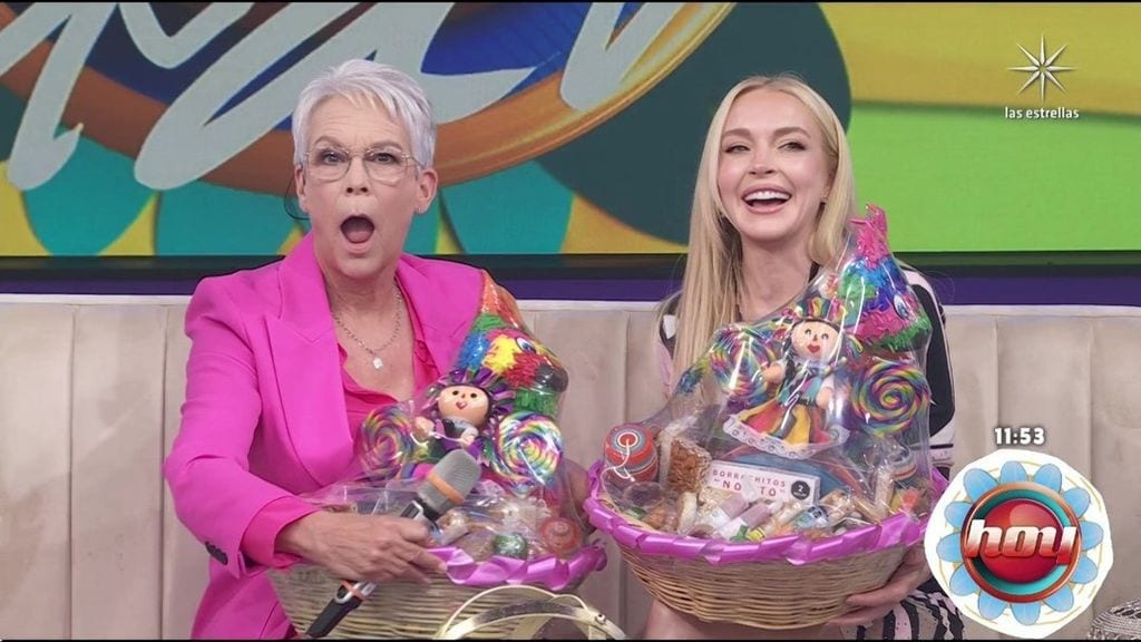 Las actrices recibieron de regalo una canasta de dulces mexicanos.