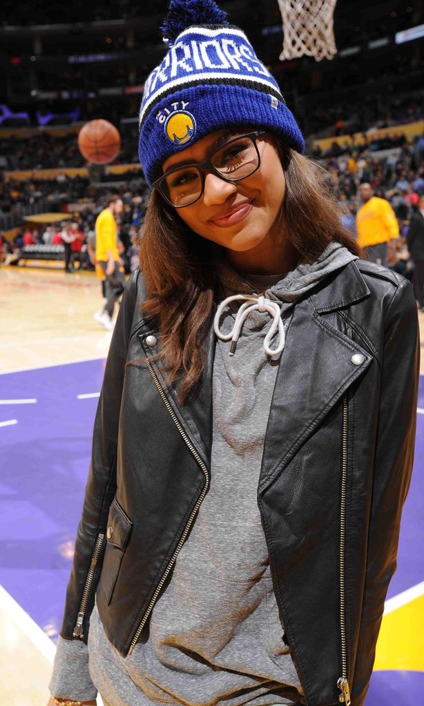 HO4083ZENDAYA