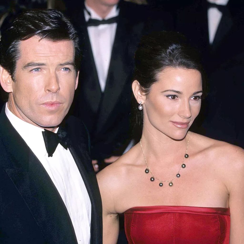 Pierce Brosnan y su mujer