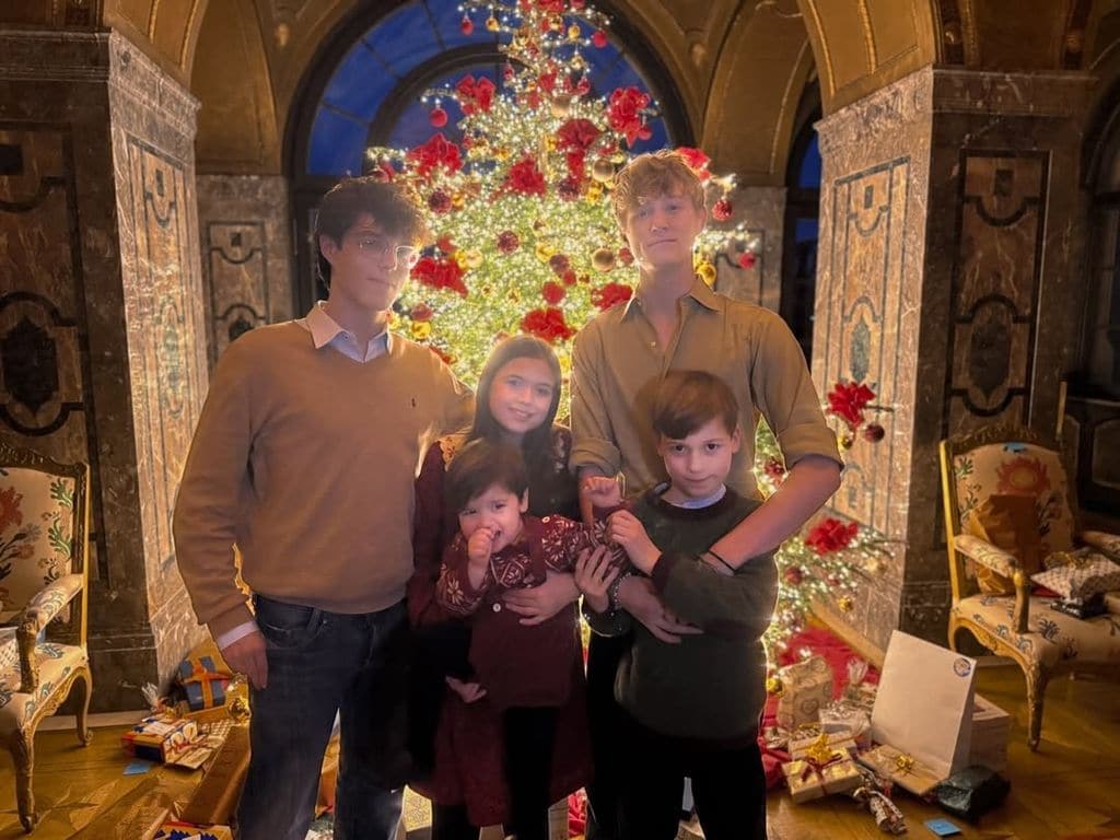 Los príncipes Gabriel y Noah, atentos y protectores con sus primos pequeños