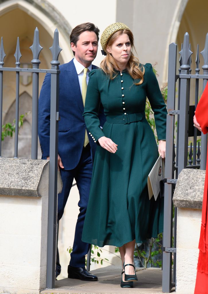 La princesa Beatriz y su esposo Edoardo Mapelli Mozzi en el oficio de 2025