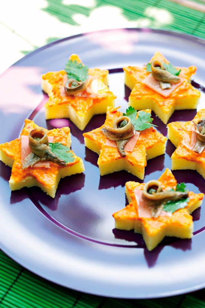 Estrellas de polenta con sobrasada y anchoas