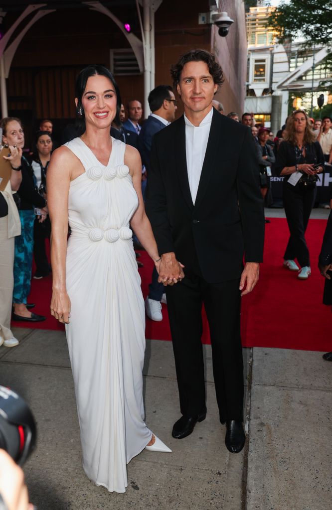 Katy Perry y Justin Trudeau hacen su primer posado sobre la alfombra roja