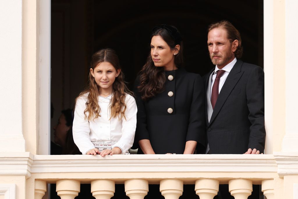 India Casiraghi junto a sus padres en el Balcón de Mónaco