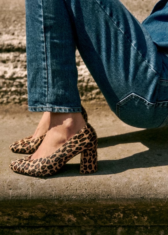 Tacones animal print de Sézane