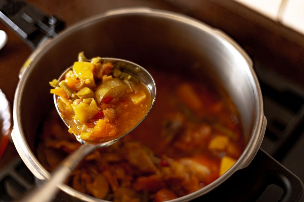 La olla exprés nos ahorra mucho tiempo y complicaciones en la cocina.