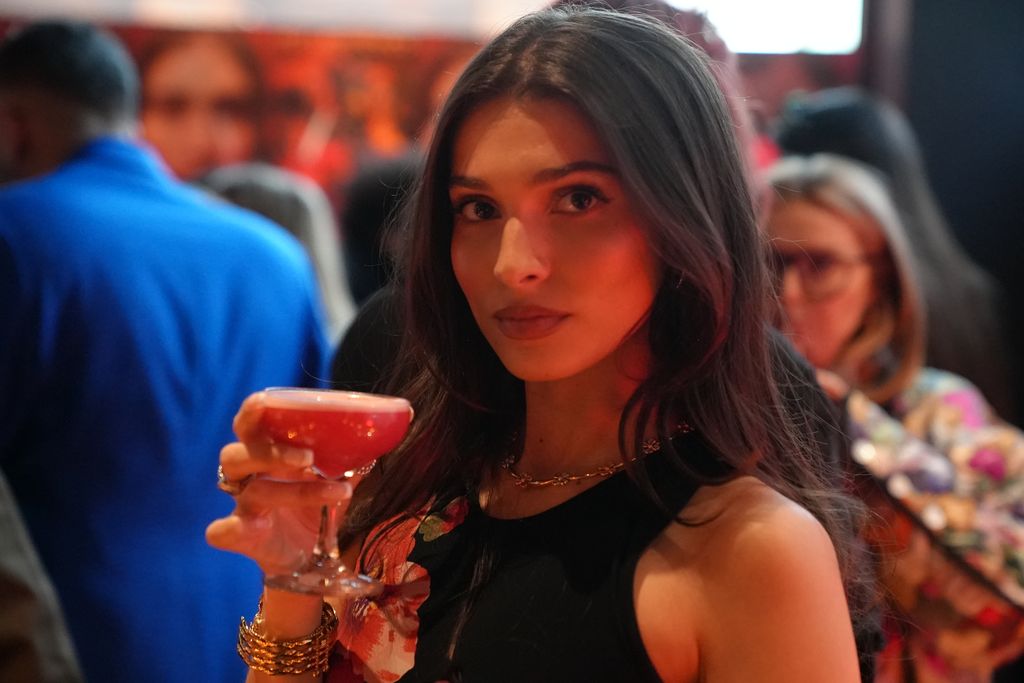 Alexandria Shekian presente en la cena de AORA en Nueva York